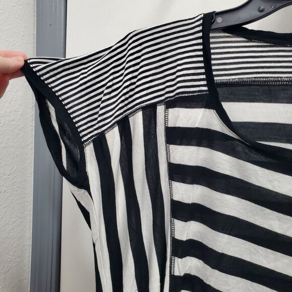 Express Women's Black & White Stripe Mix Print Cap Sleeve Rayon Knit Top Size S - Picture 2 of 6